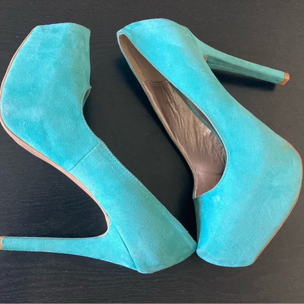 Blue Charlotte Russe pumps never worn